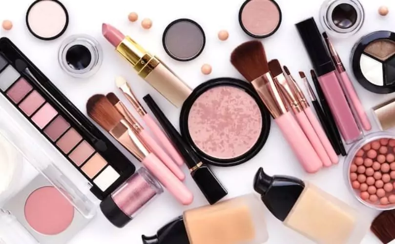 خرید عمده لوازم آرایشی در شیراز: فرصت طلایی برای کسب و کار شما